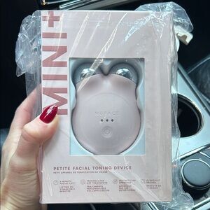 NuFace Mini+ Petite Toning Device in Soft Pink